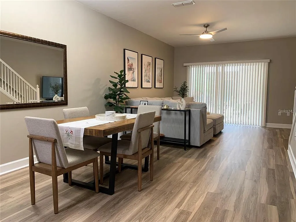 2 bed, 2.5 bath, 1324 sqft, $1,800 — Photo 3