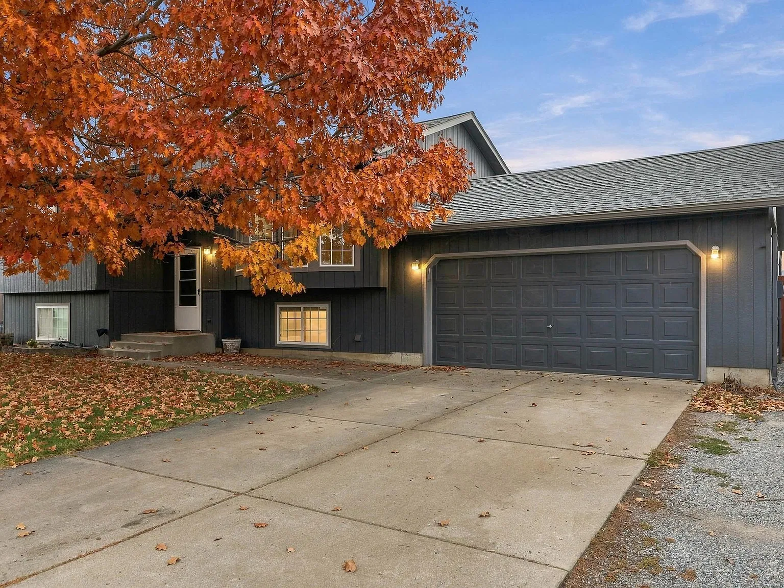 4 bed, 1956 sqft, $2,800 — Photo 3