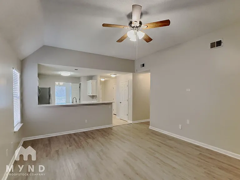 8313 Regal Bend Dr — Photo 6