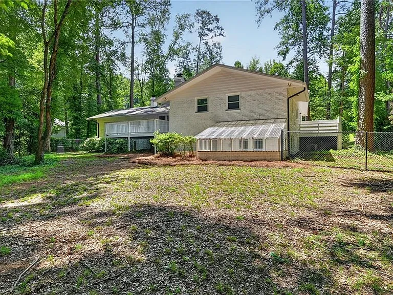 1714 S Johnson Ferry Rd NE — Photo 17