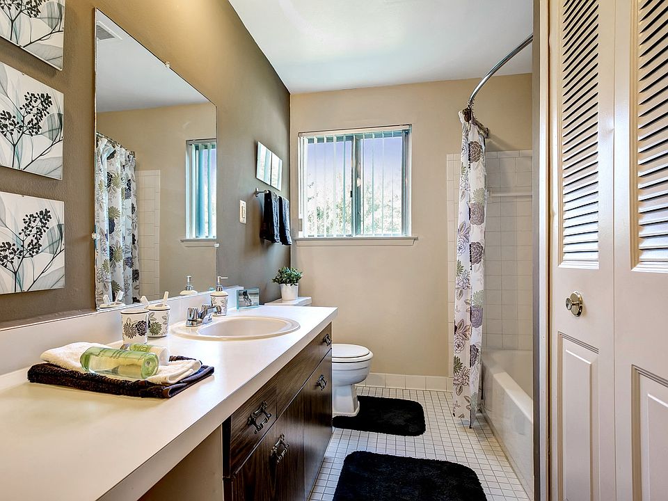 Knottingham Apartments 23128 Wellington Cres Clinton Township MI Zillow