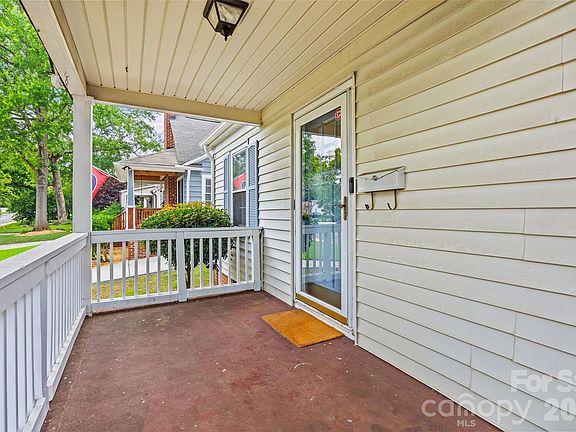 3rd image of 3225 Commonwealth Ave