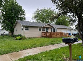 3 Park Ln, Canton, SD 57013