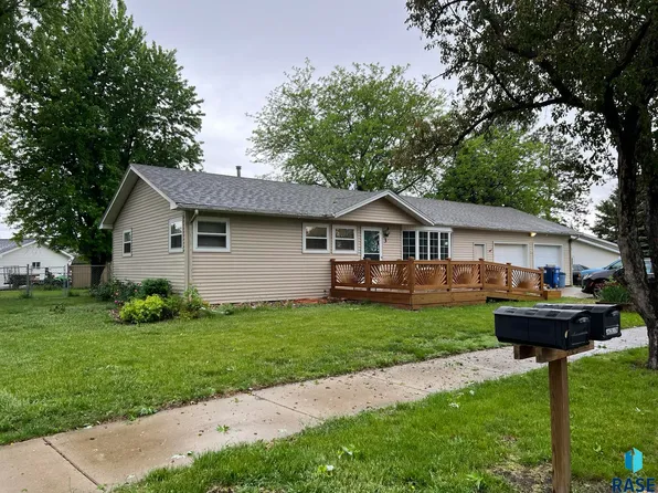 3 Park Ln, Canton, SD 57013