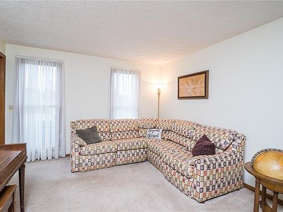 5th image of 10426 Springwood Cir
