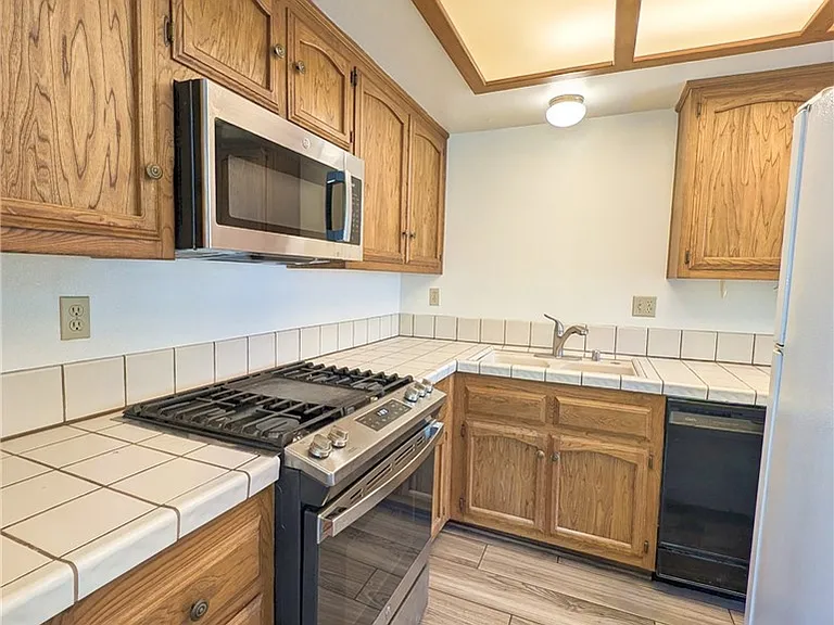 1813 Newport Ave — Photo 18