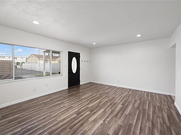 5th image of 21423 Horst Ave