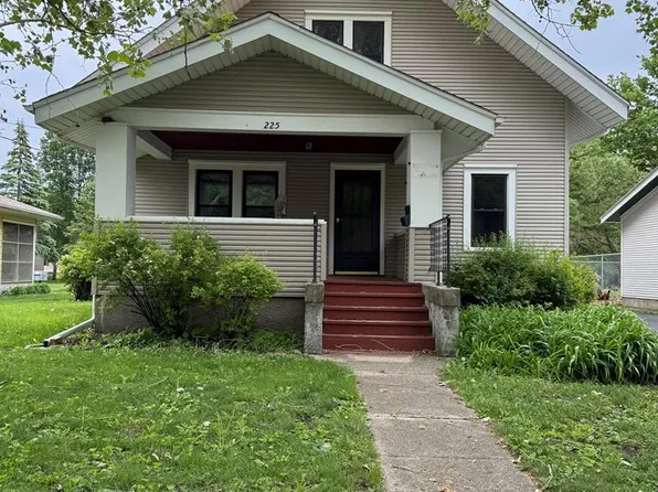 225 N 1st St, Rockwell City, IA 50579