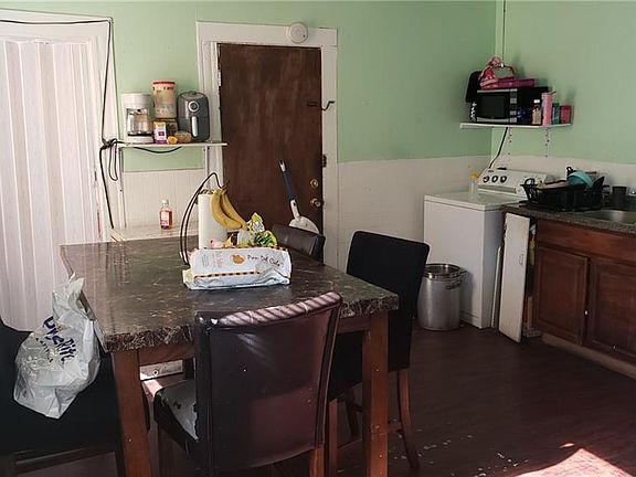 5th image of 179 Goddard Ave