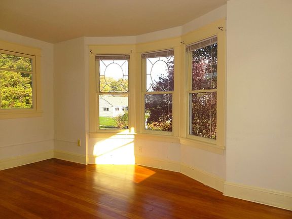 2nd image of 1122 N Oakes St #B