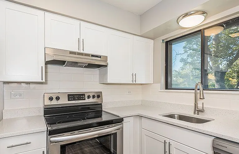 Lakeside at Wheaton Apartments — Photo 1