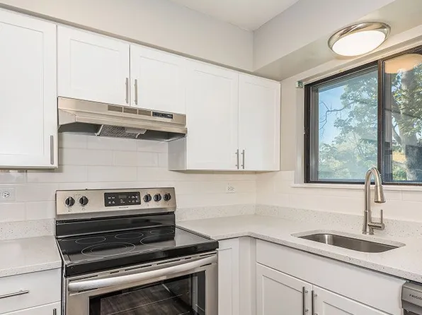 Lakeside at Wheaton Apartments, 1750 22nd St #1677E, Wheaton, IL 60189