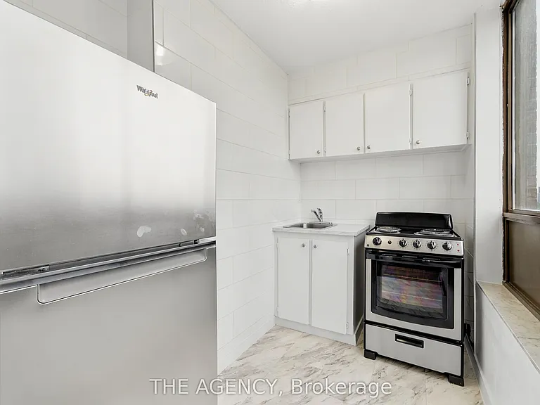 2360 Dundas St W #1019B — Photo 5