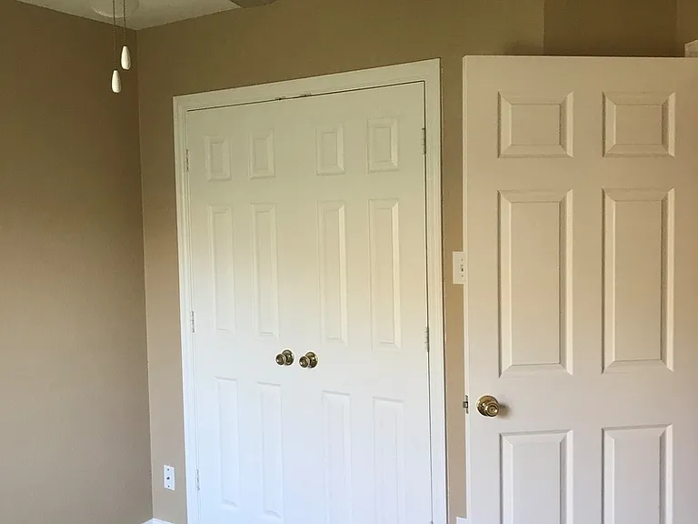 913 Sierra Vista Ct — Photo 11