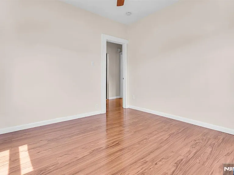 206 Highland Ave — Photo 17