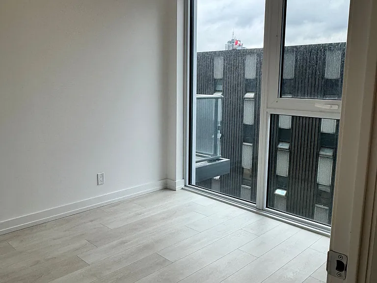 75 James St S #624 — Photo 2