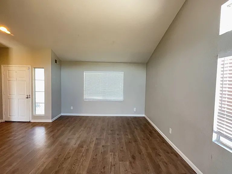 28870 Somme Ct — Photo 5