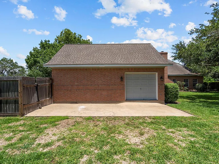 616 Westwood Cir — Photo 37