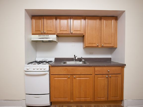 3rd image of 3335 W Diversey Ave #401