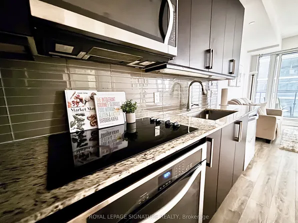 9600 Yonge St #710, Richmond Hill, ON L4C 0X3