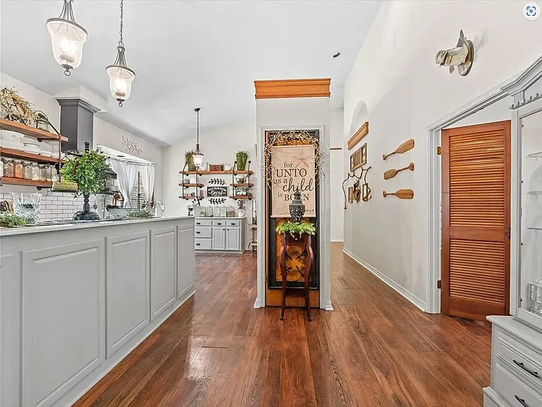 219 Shoreline Rd — Photo 11