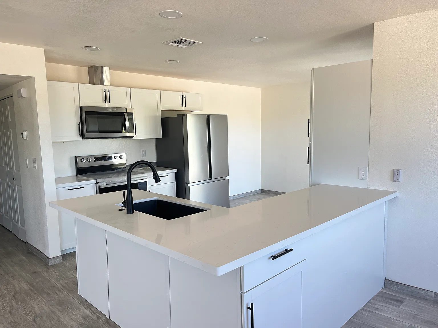 905 Oasis Dr — Photo 4