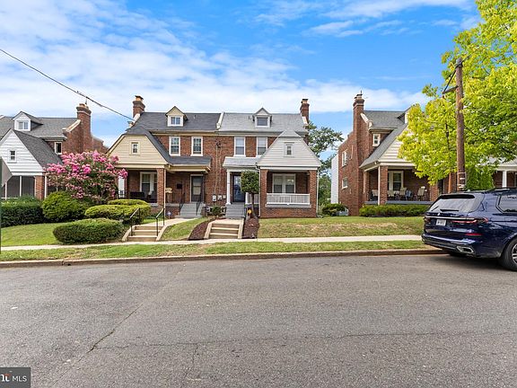 4th image of 4306 10th St NE