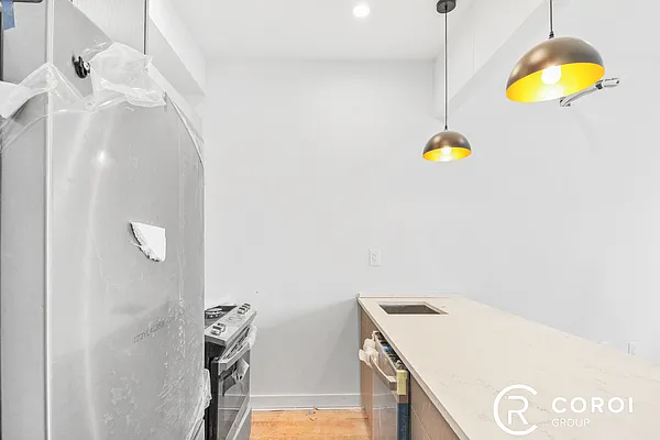 Rented by Coroi Corp | media 32