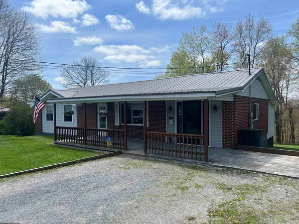 209 Highland Ave, Terra Alta, WV 26764