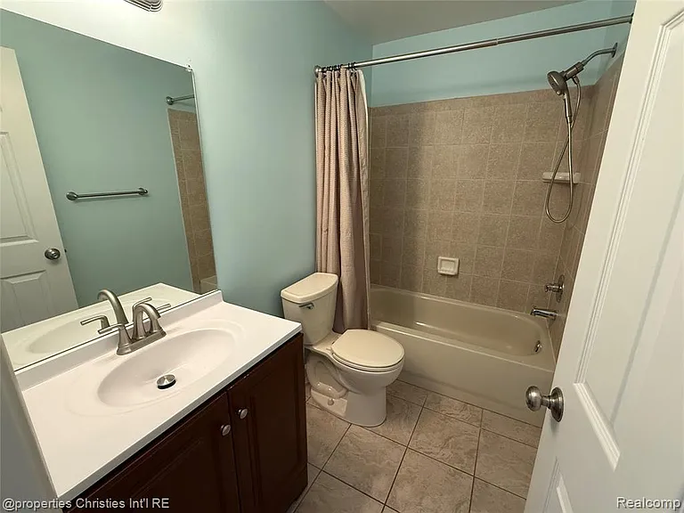 8413 Heywood Cir — Photo 17