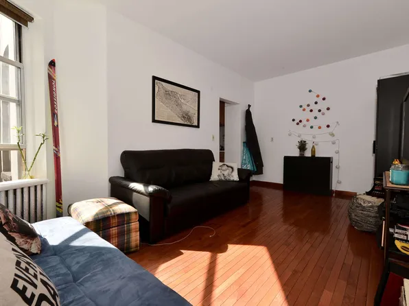 110 Forsyth image 1 of 7