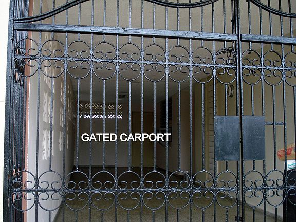 Rexville-Gated Carport