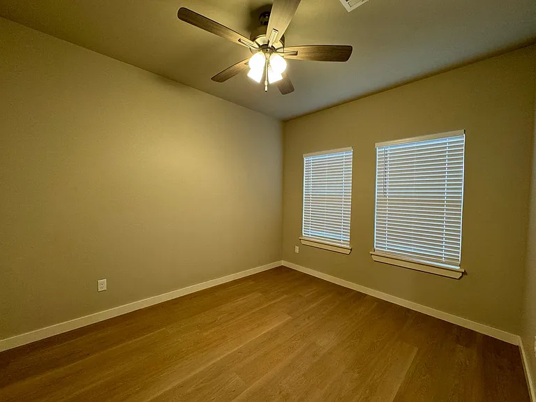 509 W Oregon Ave — Photo 4