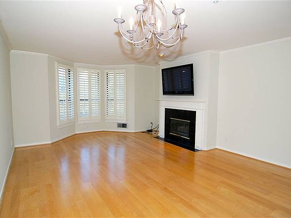 4th image of 1776 Sacramento St APT 405
