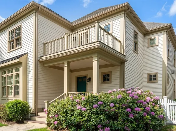 10 Maple St Unit 10, Medfield, MA 02052