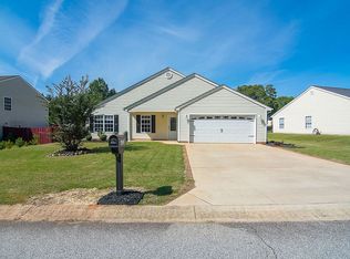 422 Candleglow Dr, Boiling Springs, SC 29316