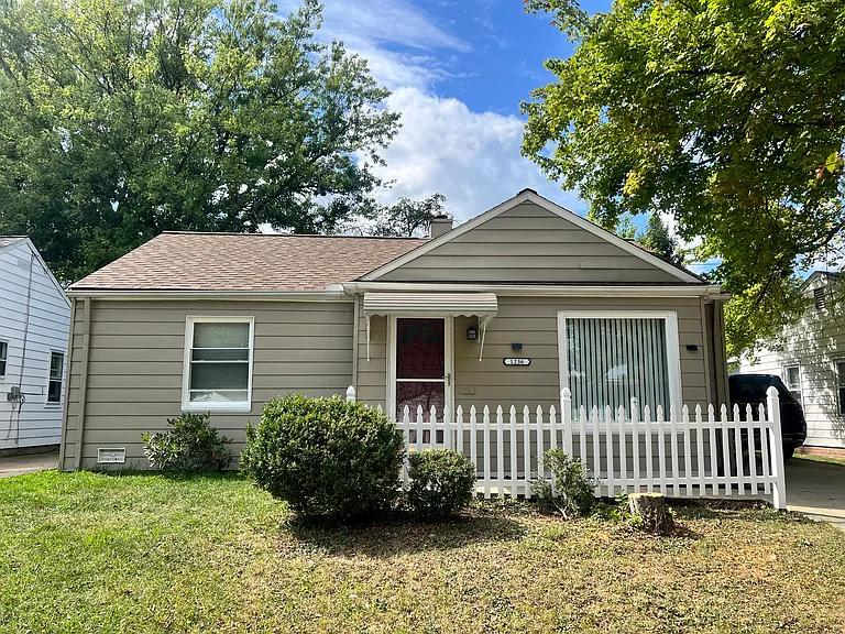 1236 Orchard Heights Dr — Photo 1