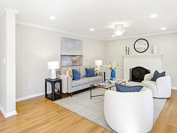 3rd image of 43213 Wayside Cir