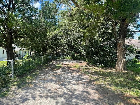 4th image of 1592 Selma Ave