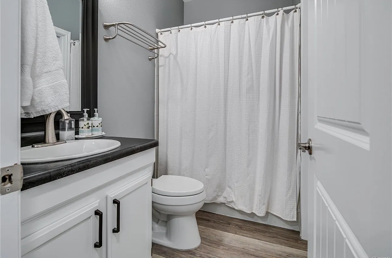 2 bed, 1074 sqft, $2,250 — Photo 4