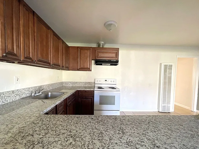 Pueblo Bonito Apartments — Photo 17