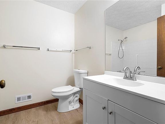 5th image of 3260 Creek Hollow Dr