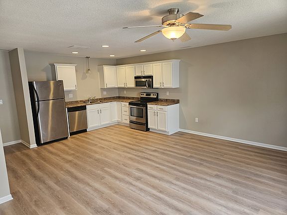 4th image of 1147 Blackstone Ln