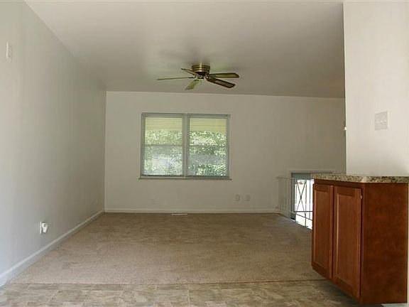 5th image of 255 Tulip Dr