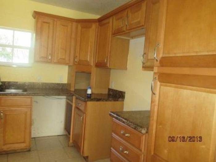 2nd image of 195 1st St