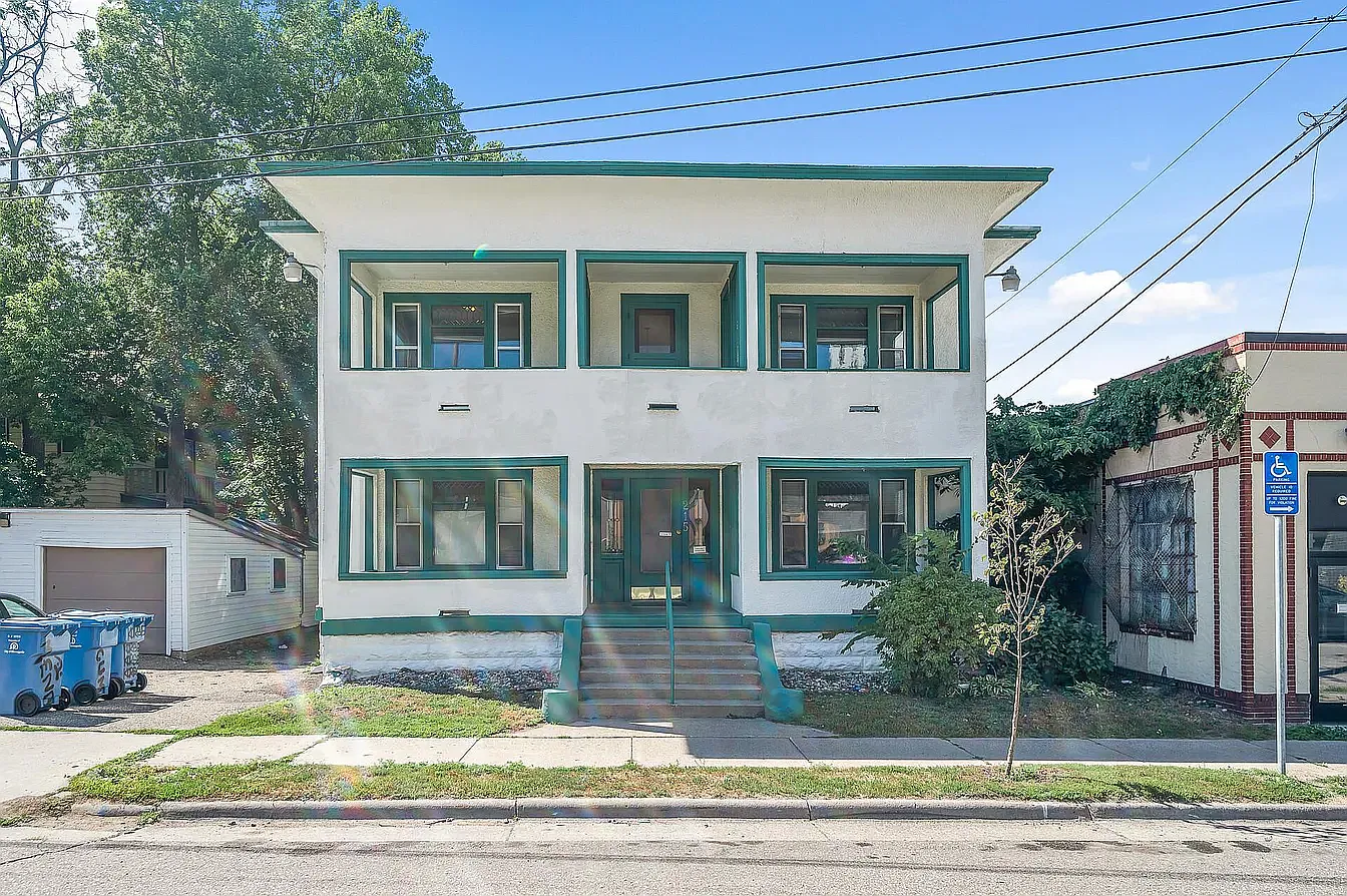 215 Saint Marys Ave SE — Photo 3
