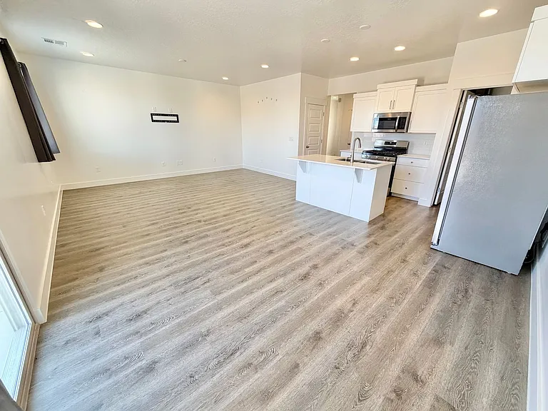 2375 E Luciano Ln — Photo 10