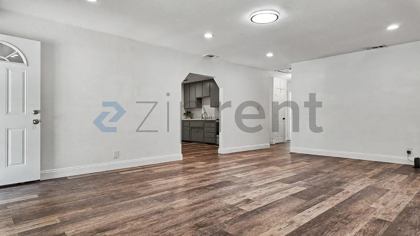 3 bed, 1240 sqft, $2,949 — Photo 4