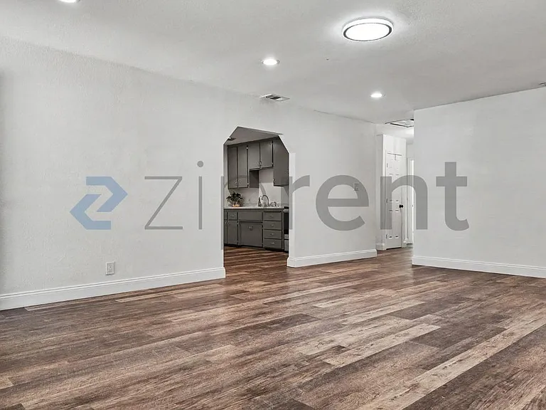 3422 9th Ave — Photo 9