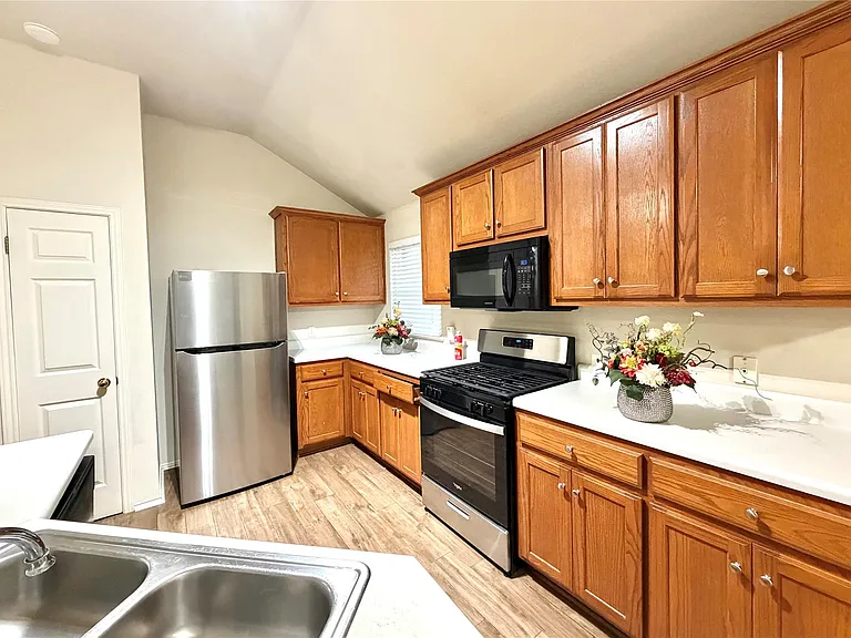 2325 Clover Ridge Dr — Photo 6